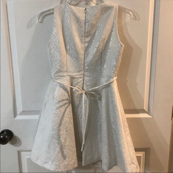 HELENA Formal Shiny Off White Print Dress sz12 - Picture 2 of 4